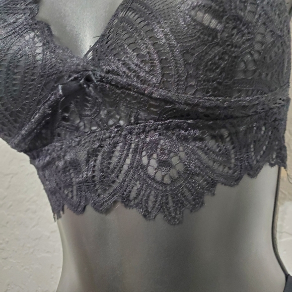 Frederick's of Hollywood Finley Black Lace Padded Bralette Bra Size M - Picture 2 of 7